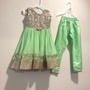 2 piece baby girl dress.. excellent condition ❤️